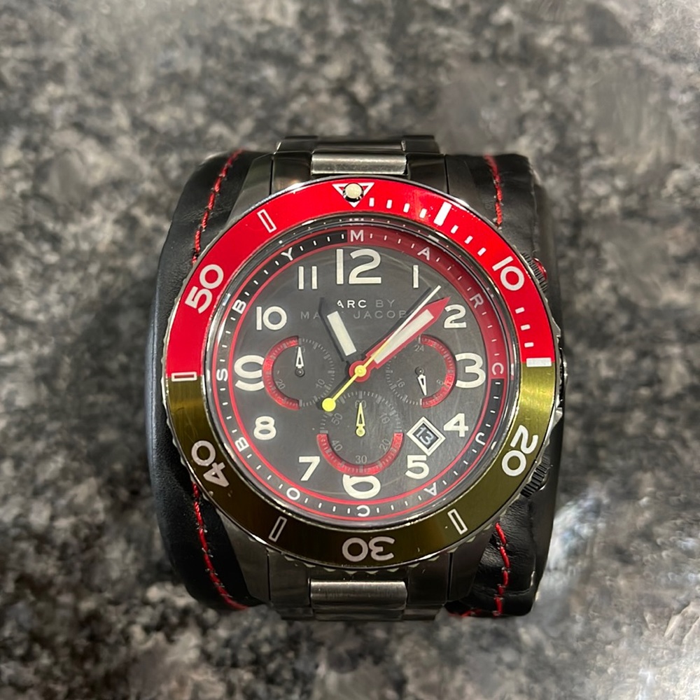 Used Marc Jacobs watch. Shows signs on wear. Needs a new battery